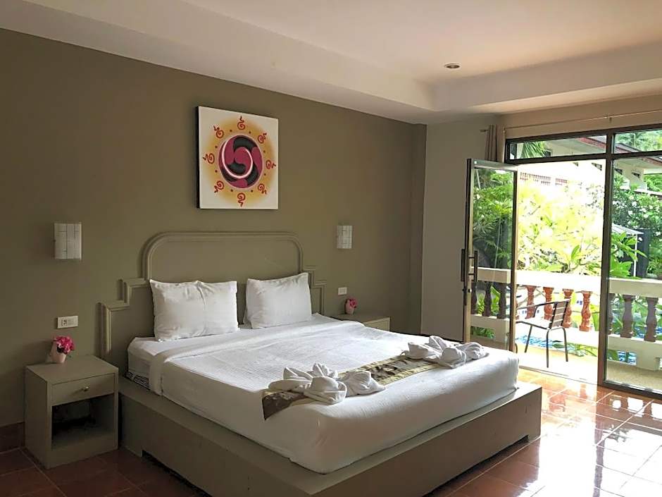 Tropical Palm Resort.