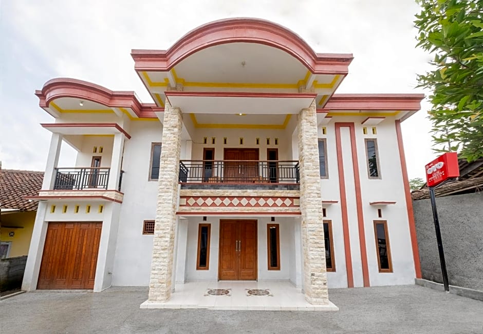 OYO 3076 Lilik Homestay Syariah