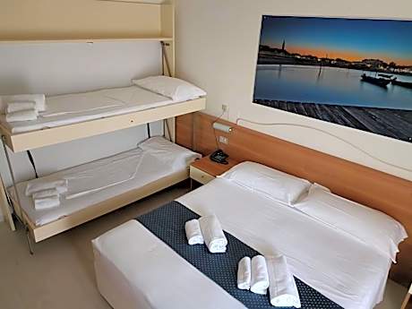 Quadruple Room with Garden View