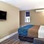 Econo Lodge Inn & Suites Downtown