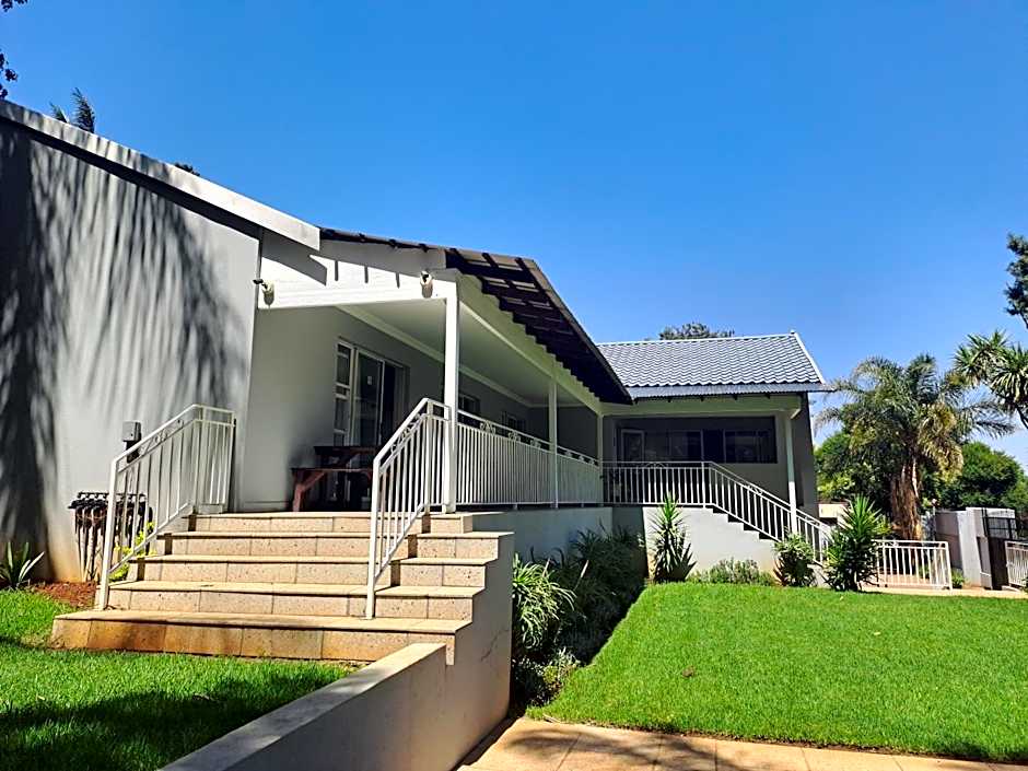 8 on Acacia Guesthouse