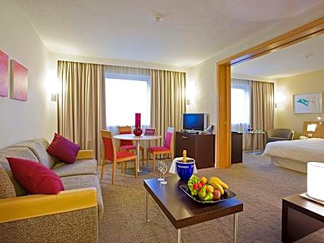 Junior Suite with Queen size bed and sofa