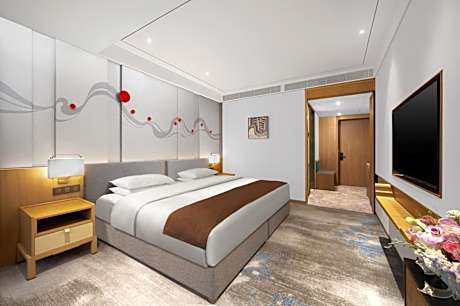 Deluxe King Room with City View