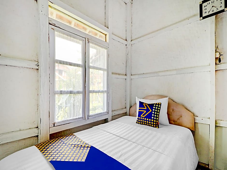 OYO Homes 90850 Cibeunying Eco Tourism Homestay Cibodas Maribaya 2