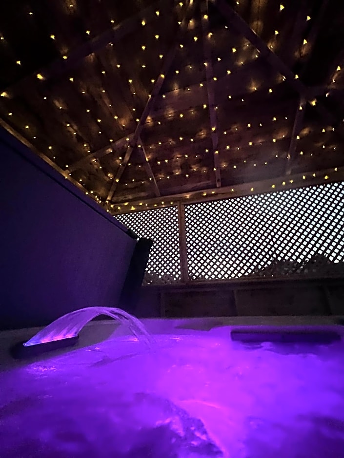 Hollicarrs - Bluebell Lodge