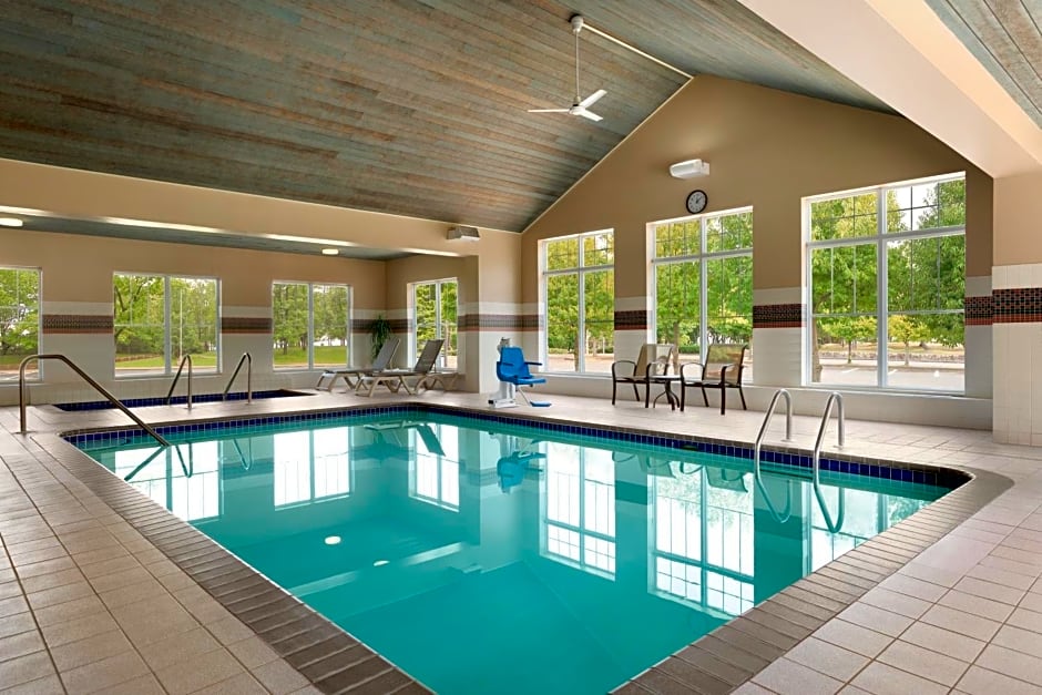 Country Inn & Suites by Radisson, Brooklyn Center, MN