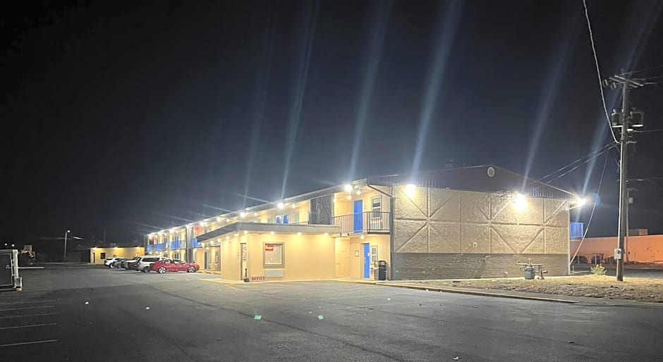 Super 8 by Wyndham Paducah I-24 Exit 4