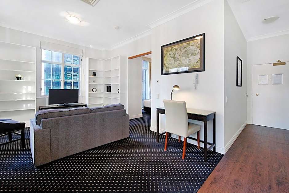 ULTIQA Rothbury Hotel