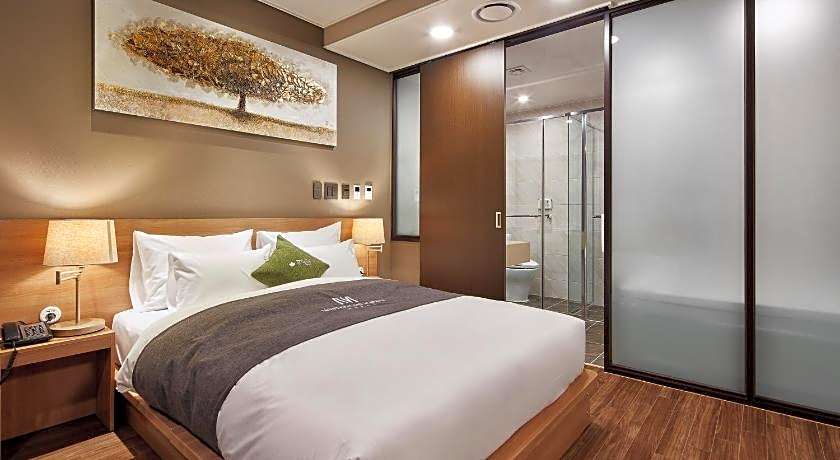 Westernbay Marina Hotel