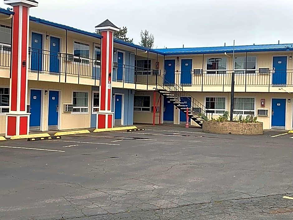 Studio 6 Suites - Albany, OR
