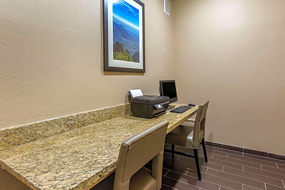 Comfort Inn & Suites Alameda at Albuquerque Balloon Fiesta Park
