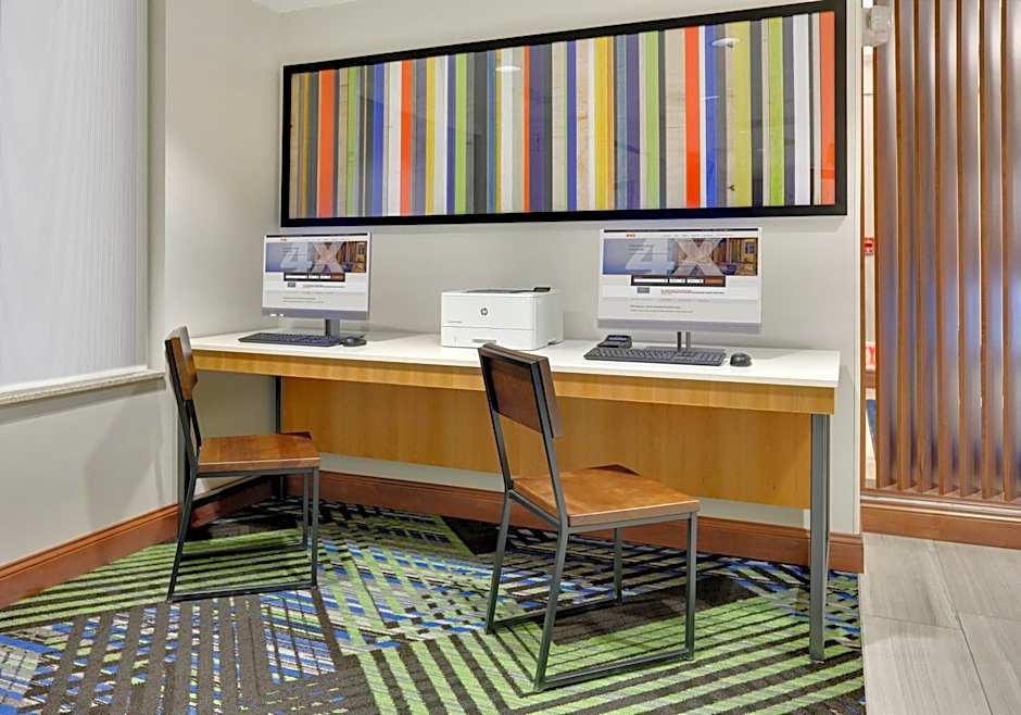 Holiday Inn Express & Suites Mitchell By IHG