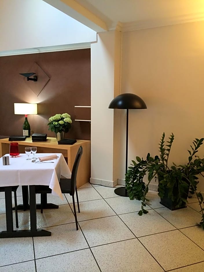 H¿tel-Restaurant Le Calice Du Gevaudan - A75