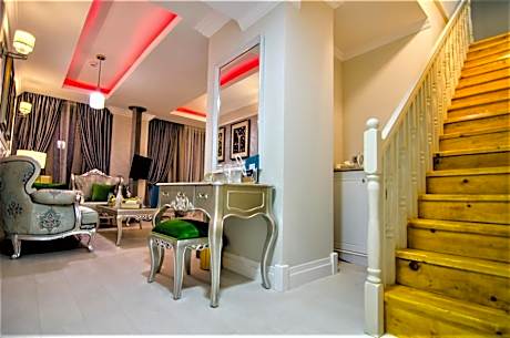 Deluxe Duplex Apartment