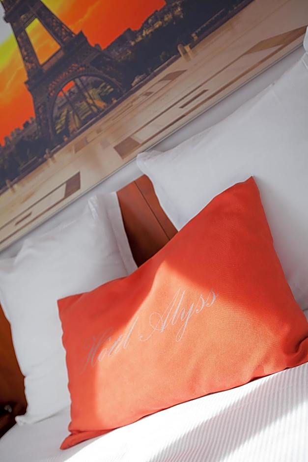 Alyss Saphir Cambronne Eiffel