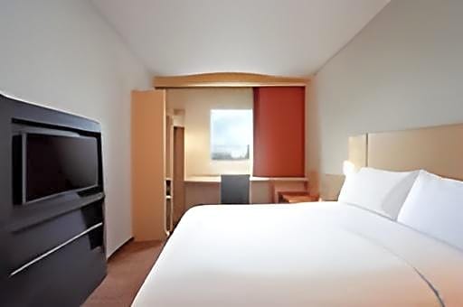 Ibis Makassar City Center Hotel