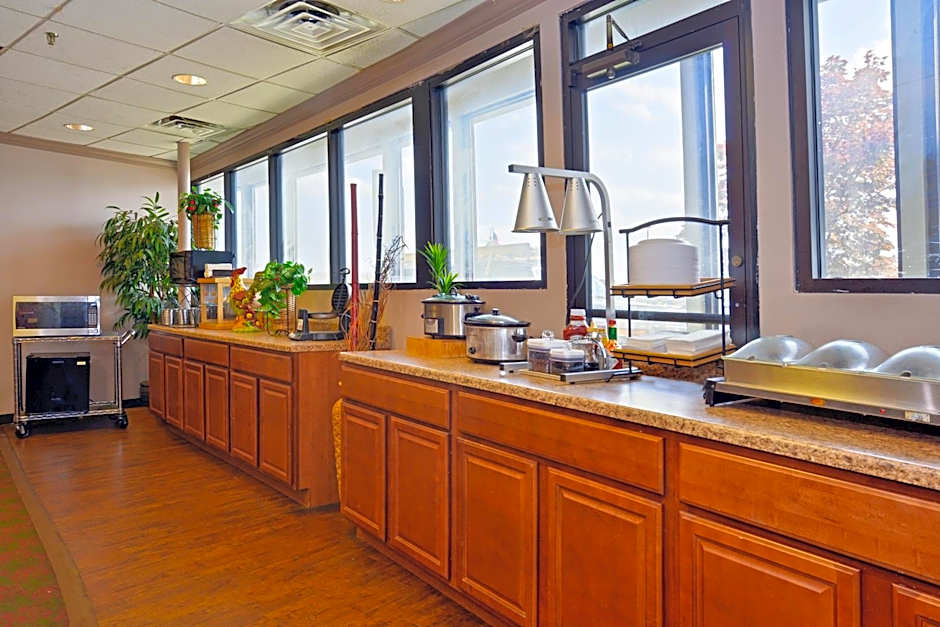 Lamplighter Inn-South