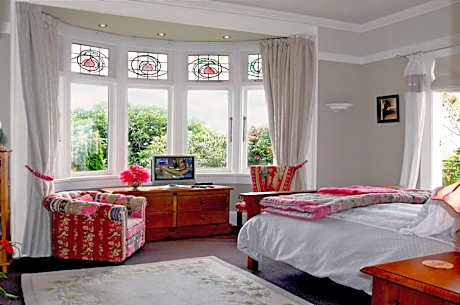 Queen Room with Garden View