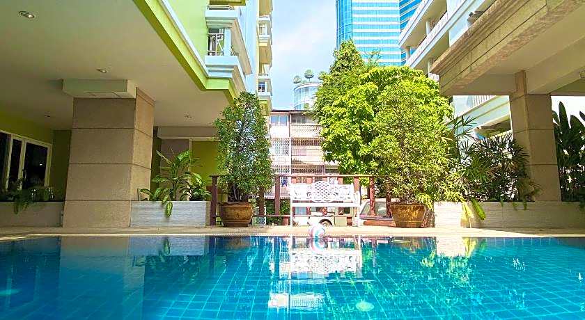 14 Place Sukhumvit Suites