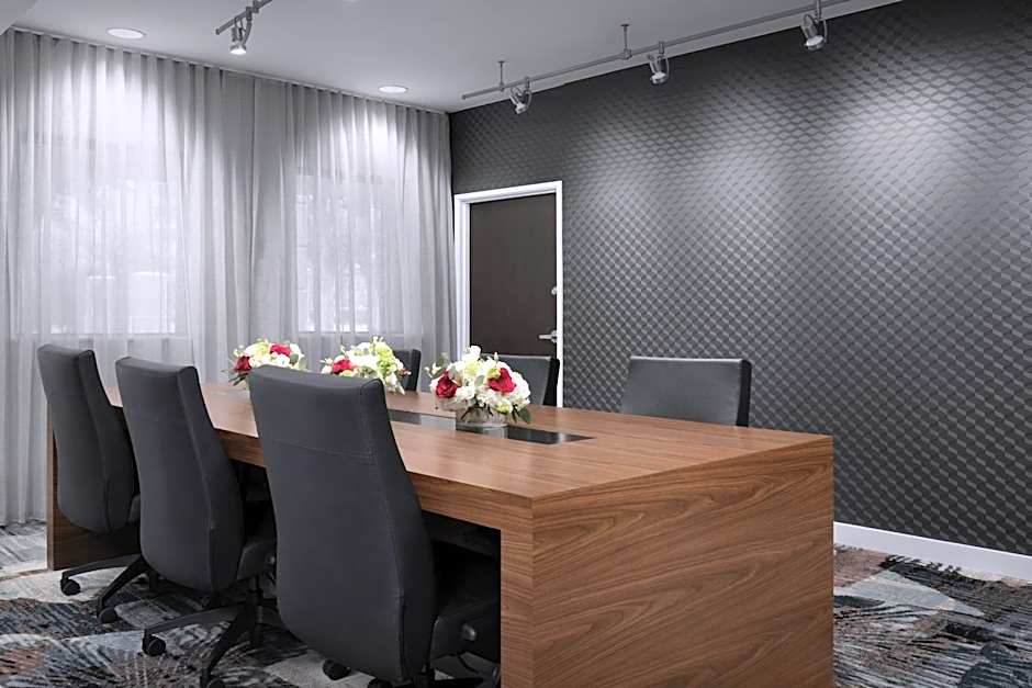 Courtyard by Marriott Dallas Addison/Quorum Drive