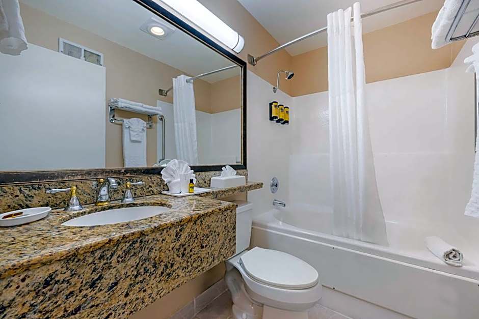 Best Western Plus Marina Shores Hotel