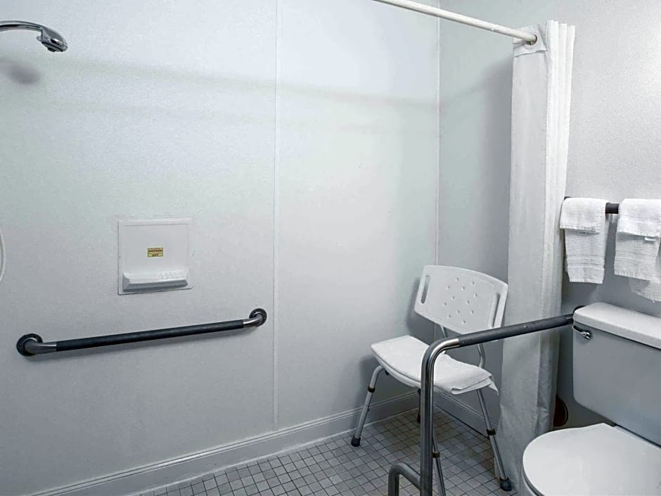 Super 8 by Wyndham Worthington Minnesota