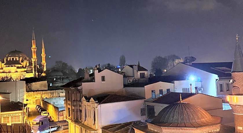 RENOVA OLD CiTY HOTEL
