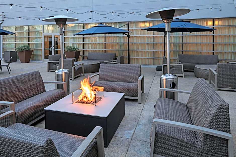 Courtyard by Marriott Long Beach Airport