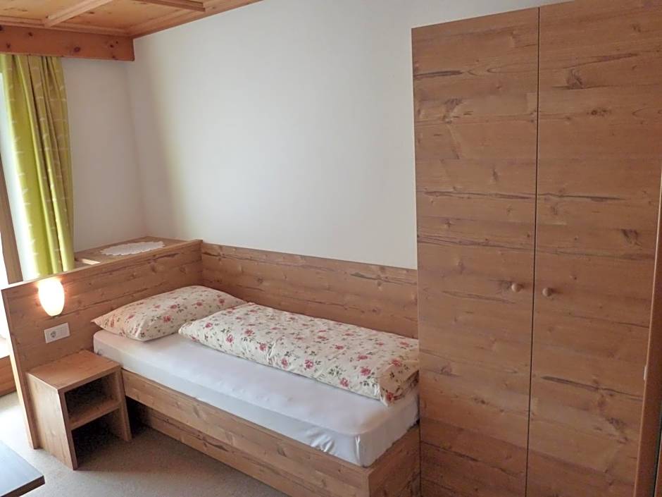 Photo 1 of 2 of Single Room