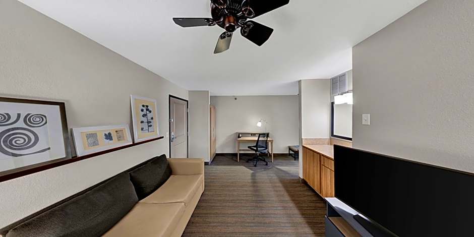 Country Inn & Suites by Radisson, Fargo, ND