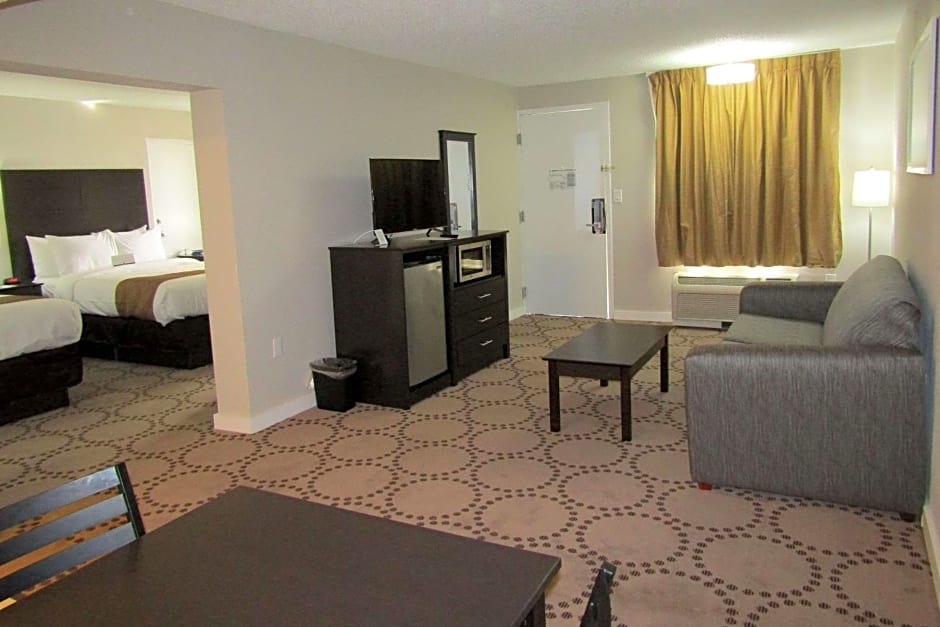 Quality Inn & Suites By The Lake