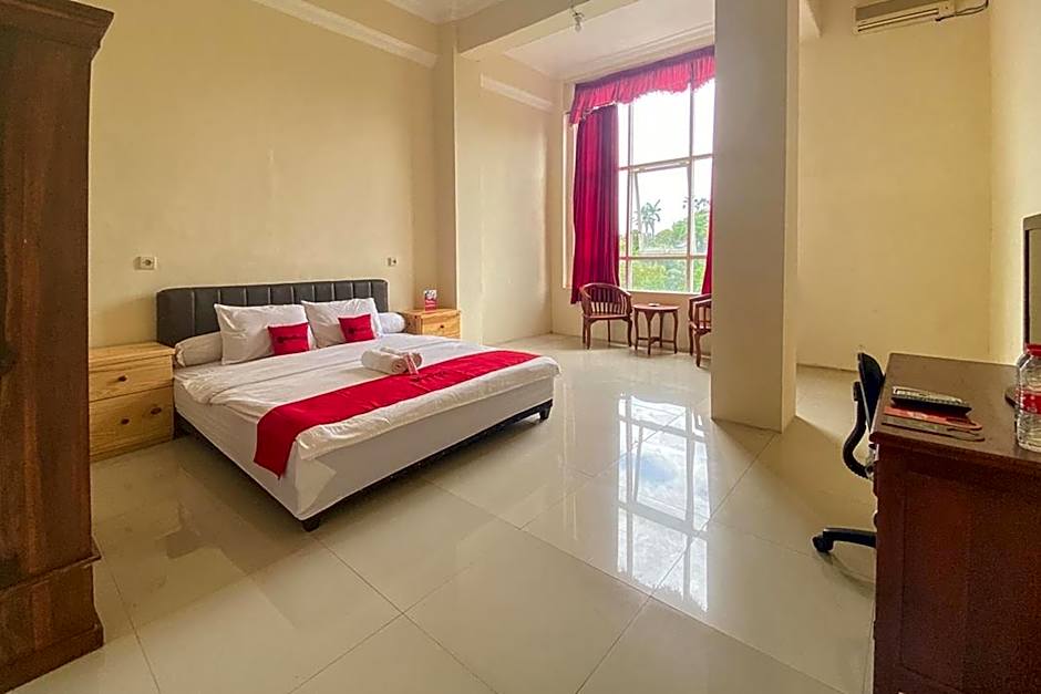 RedDoorz near Universitas Merdeka Malang 2