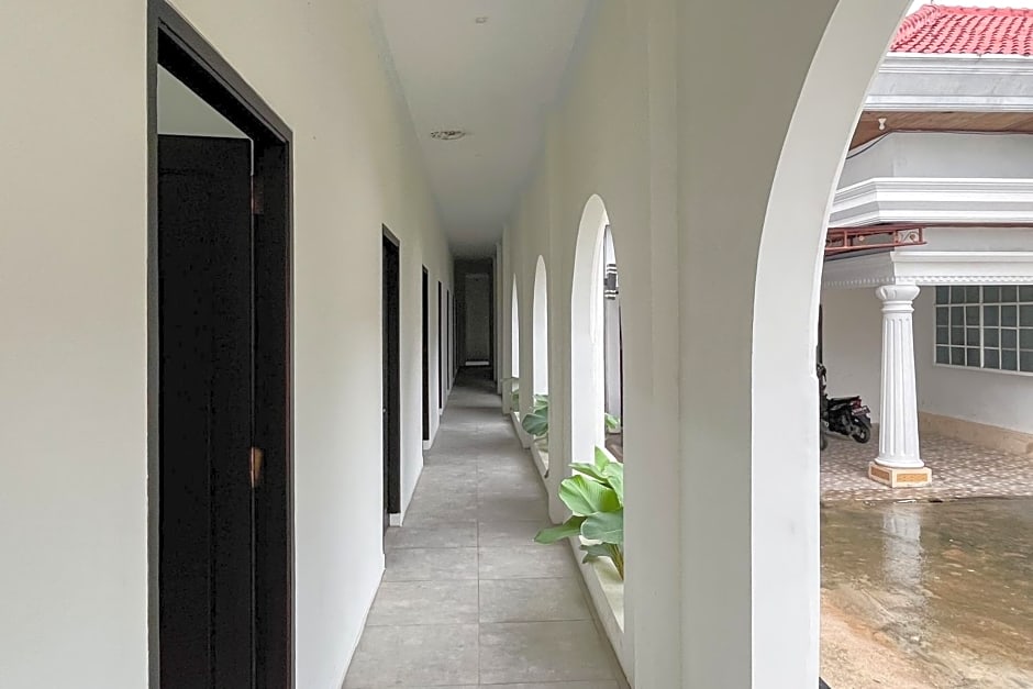 Moresto Hotel Mitra RedDoorz