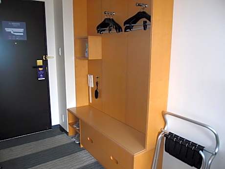 Standard Twin Room - Non Smoking - Late Check-In (18:00)