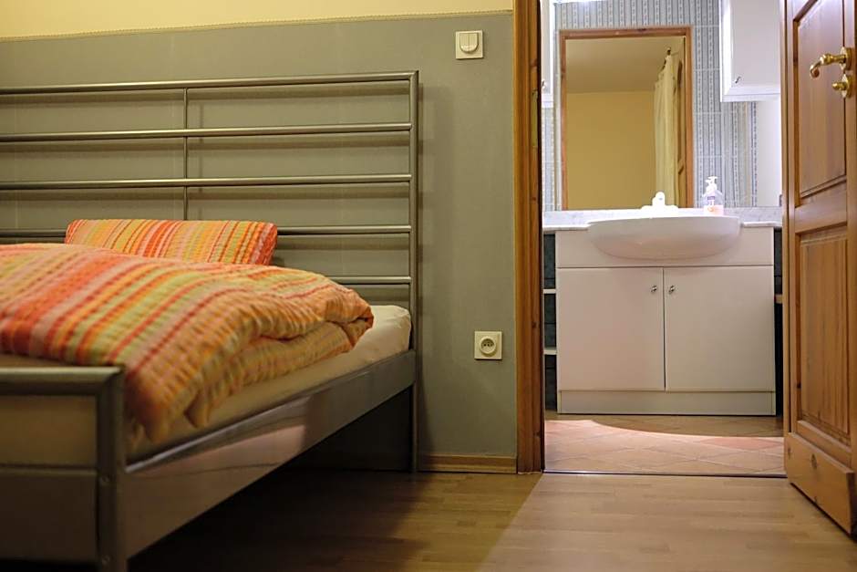 Academus - Pub, Rooms, Cider