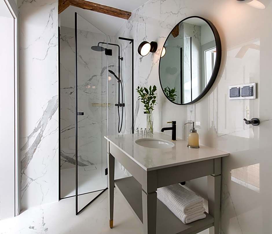 Zamek Sarny - Schloss Scharfeneck