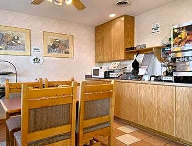 Super 8 by Wyndham Verona/Madison
