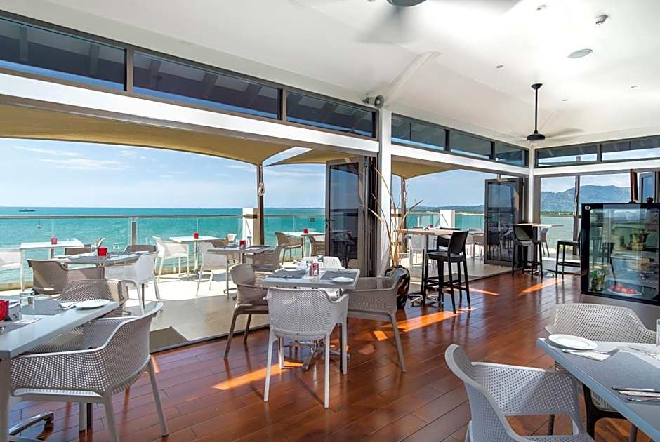 Ramada Suites by Wyndham Wailoaloa Beach Fiji