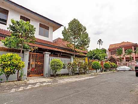 SPOT ON 90539 Taman Borobudur Guest House Syariah