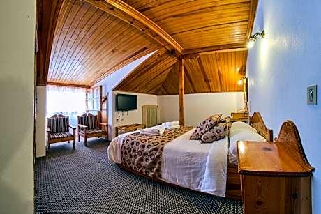 Family Room with Mountain View