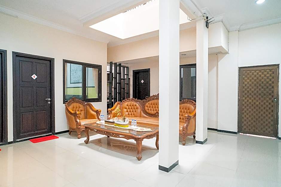 RedDoorz Syariah near Marvell City Mall 2