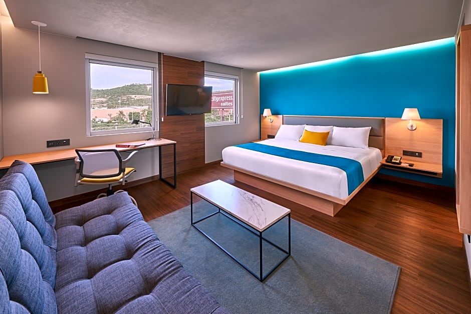 City Express Suites by Marriott Toluca