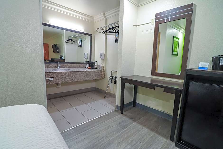 Rodeway Inn San Antonio Lackland AFB - SeaWorld