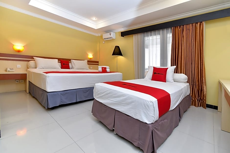 RedDoorz Plus near Mall Bali Galeria 2