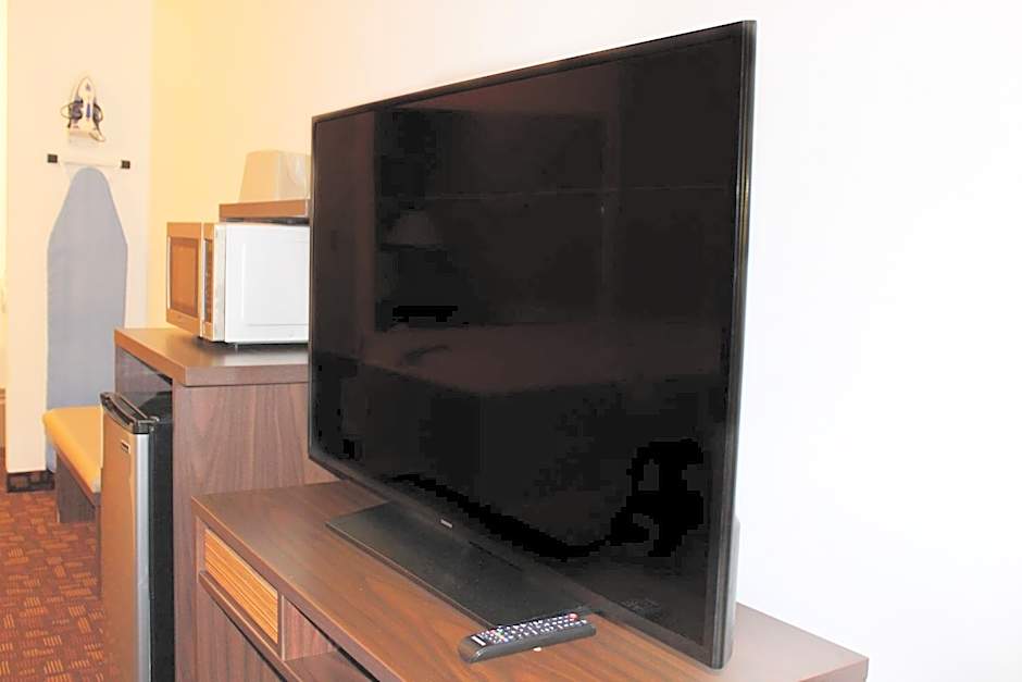 Super 8 by Wyndham Three Rivers