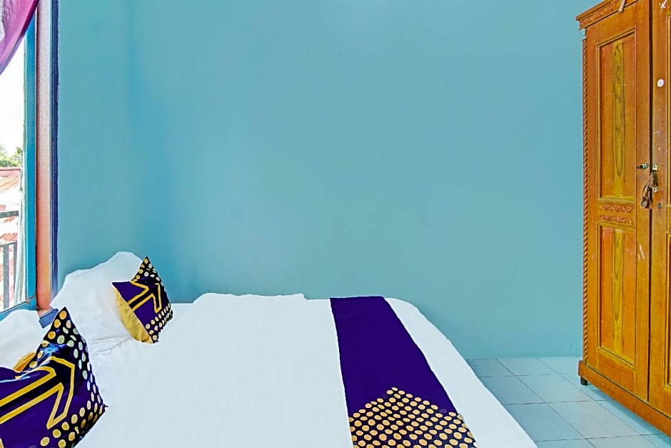 SPOT ON 91918 Najla Guest House Syariah