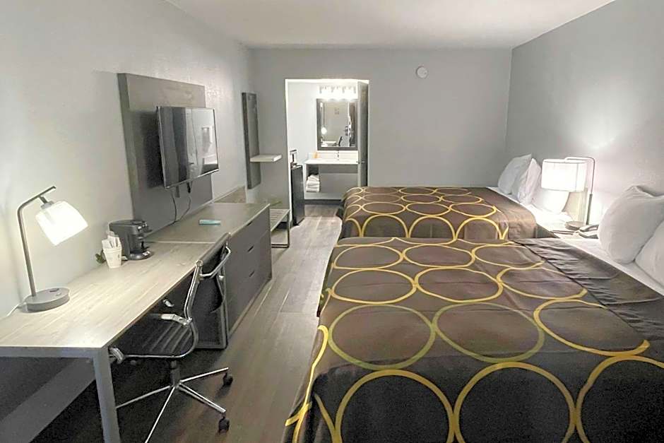 Super 8 by Wyndham Pigeon Forge Downtown