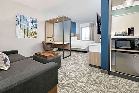 King Suite with Trundle Bed - Hearing Accessible