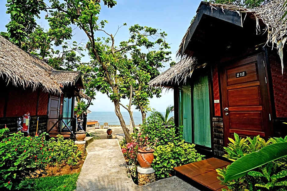 Photo 1 of 13 of Beach Superior Cottage
