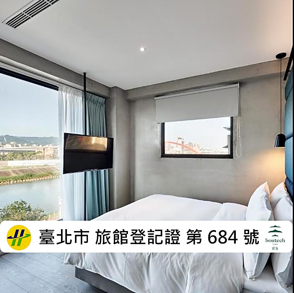 Bouti Waterfront Hotel